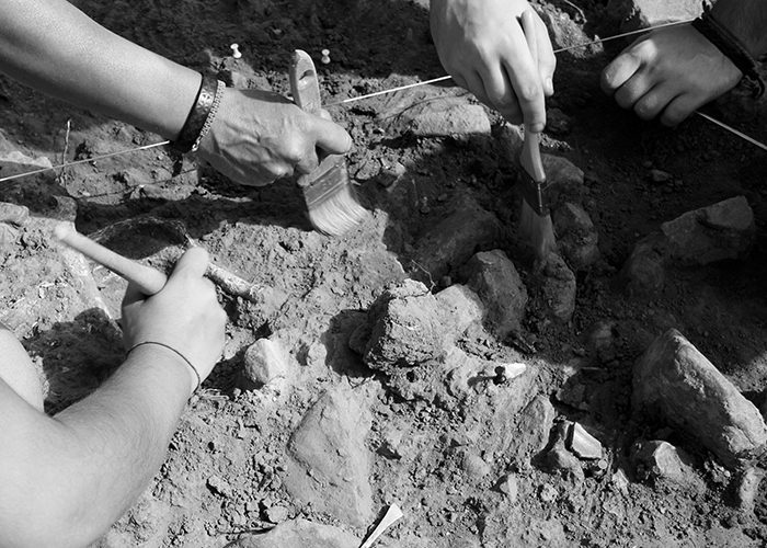 mass-grave-700px.jpg
